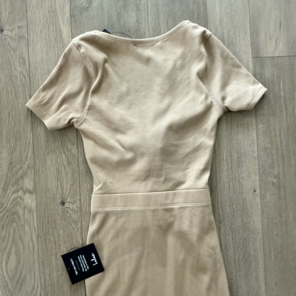Stunning Lulu’s Style Twist Beige Twist Front Cutout Midi Dress NWT - Picture 12 of 13